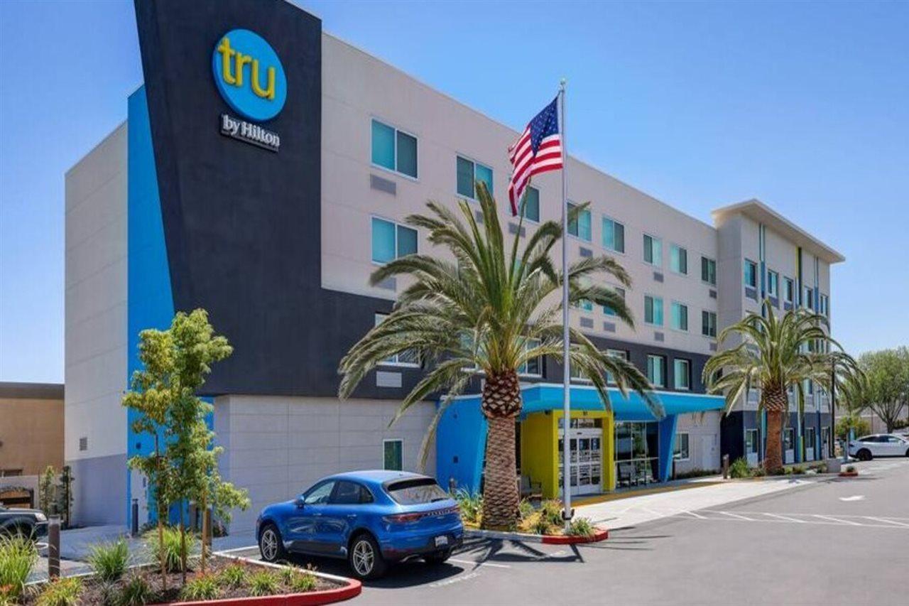 Tru By Hilton Lathrop Hotel Ngoại thất bức ảnh