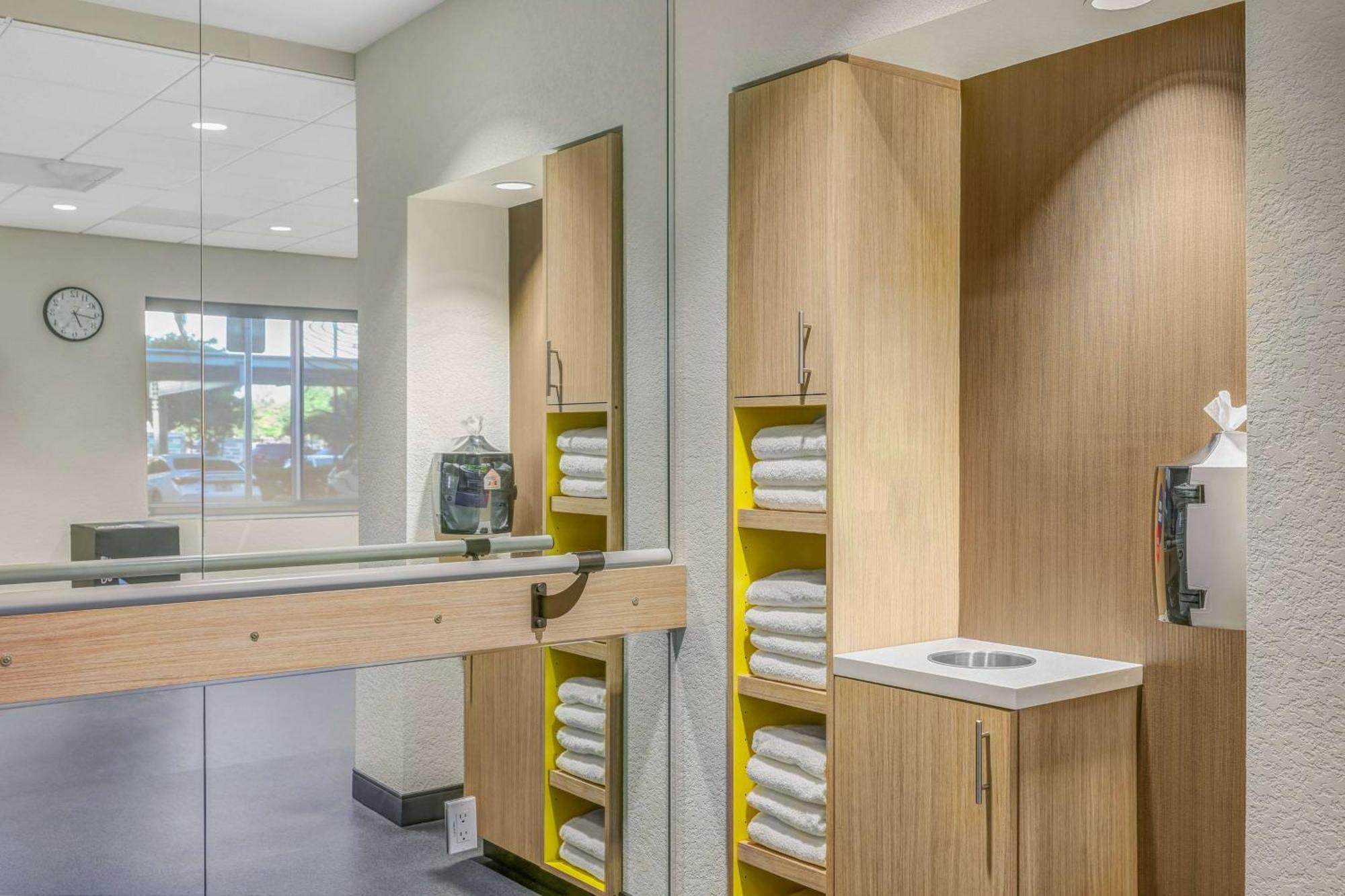 Tru By Hilton Lathrop Hotel Ngoại thất bức ảnh