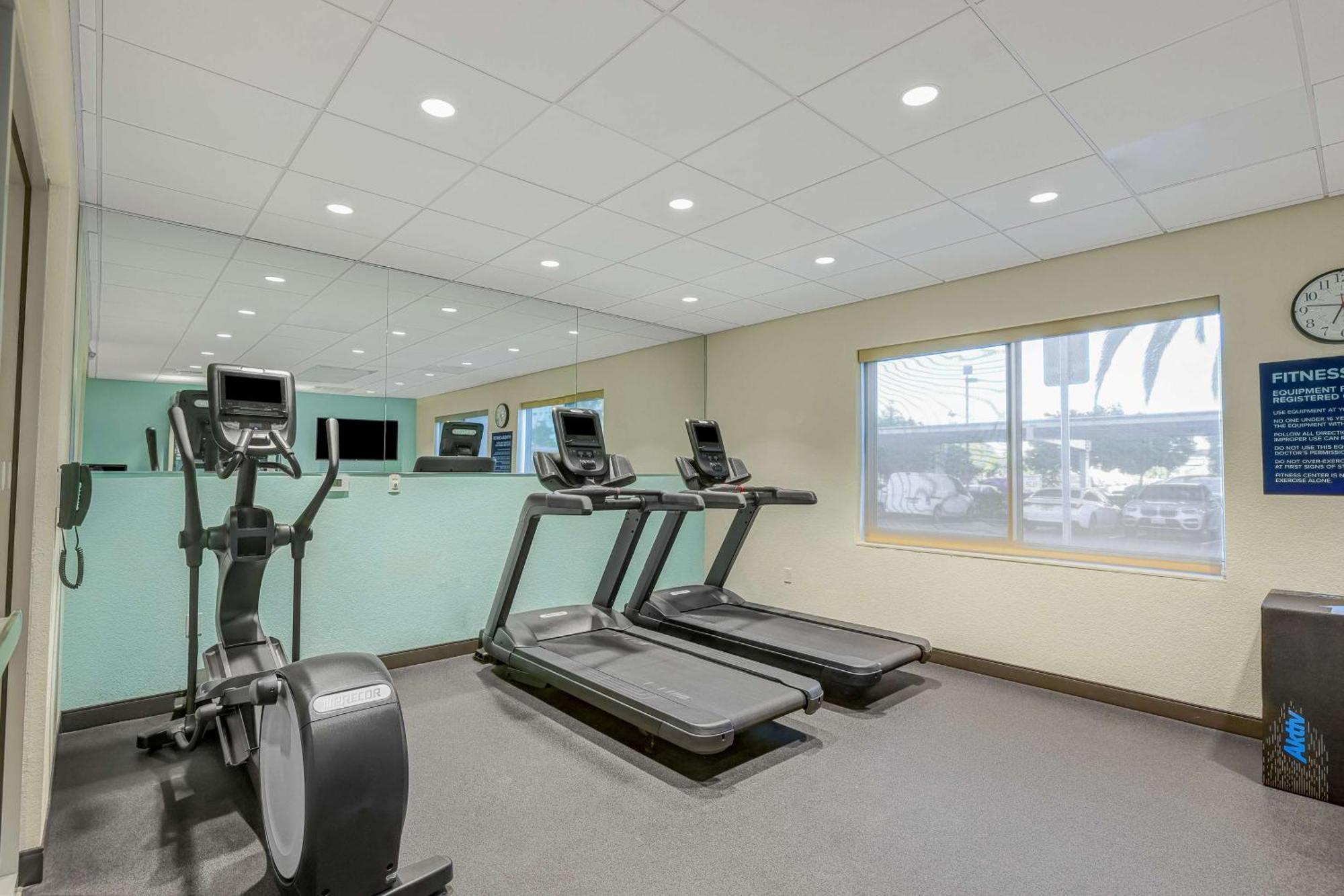 Tru By Hilton Lathrop Hotel Ngoại thất bức ảnh